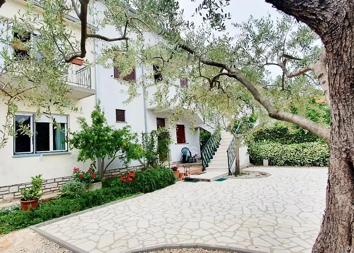 Cecillia Mare Apartments